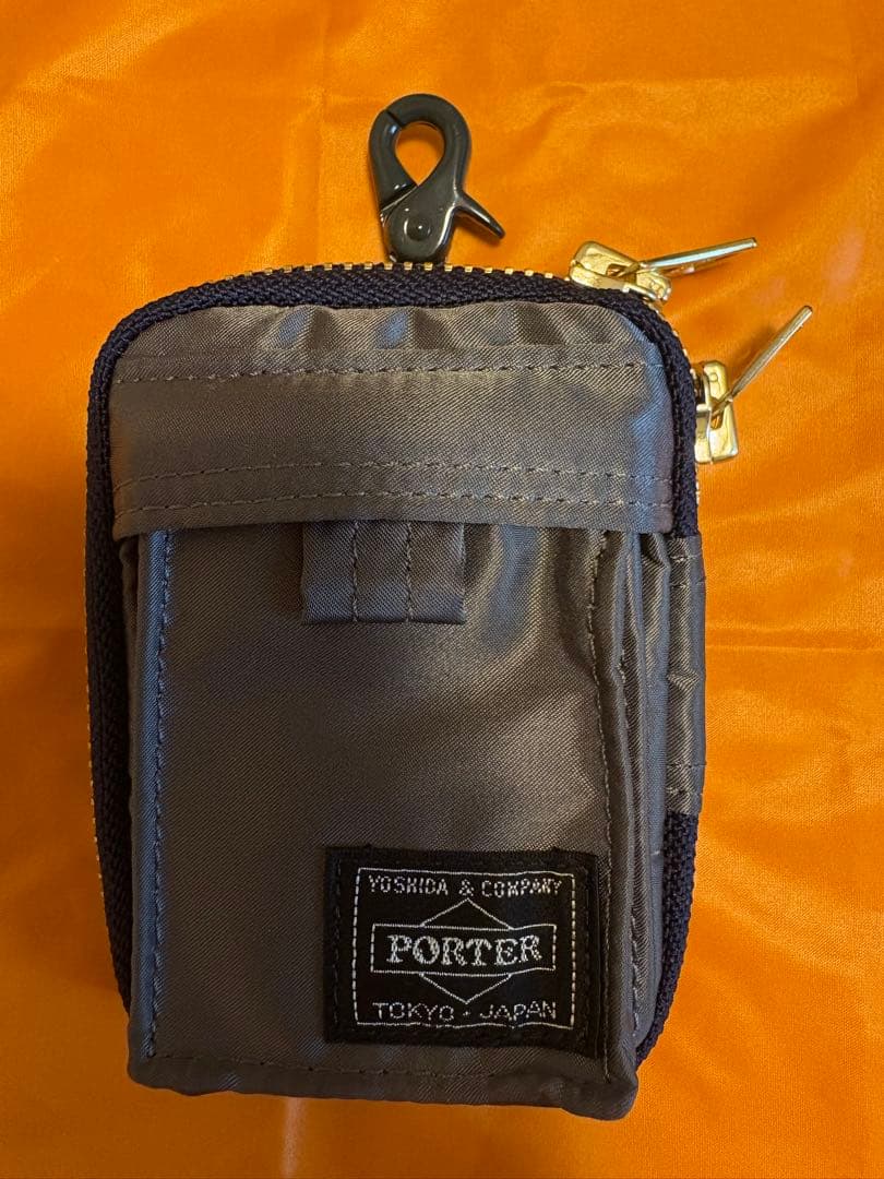 【新品同様定価以下】タンカーキーケース シルバーグレー