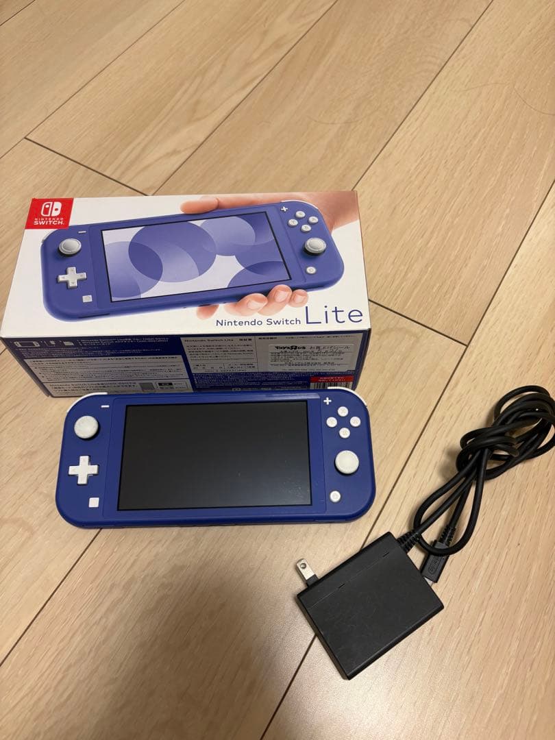 Nintendo Switch Lite ブルー本体と充電器付き