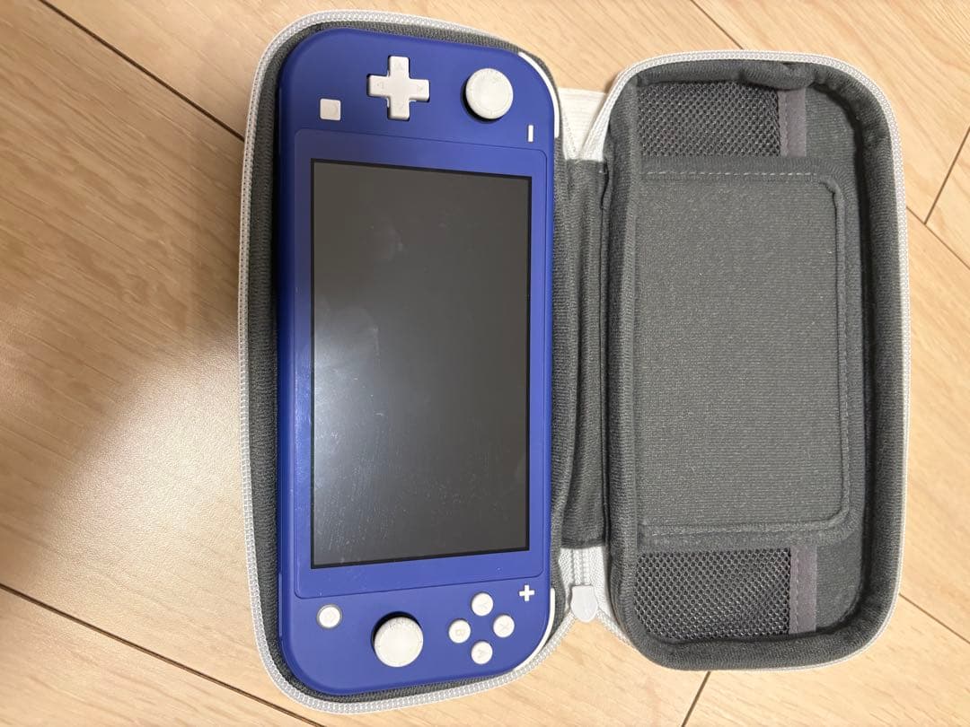Nintendo Switch Lite ブルー本体と充電器付き