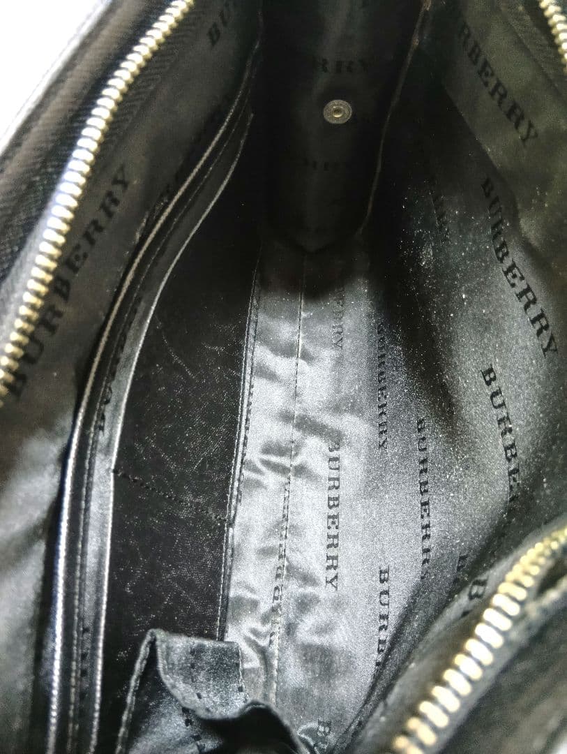 バーバリー　セカンドバッグ　クラッチバッグ　ブラック　レザー　ハンドル付き