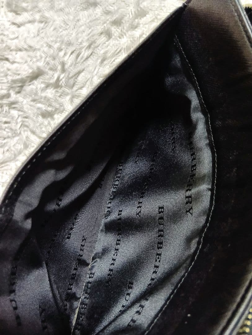 バーバリー　セカンドバッグ　クラッチバッグ　ブラック　レザー　ハンドル付き