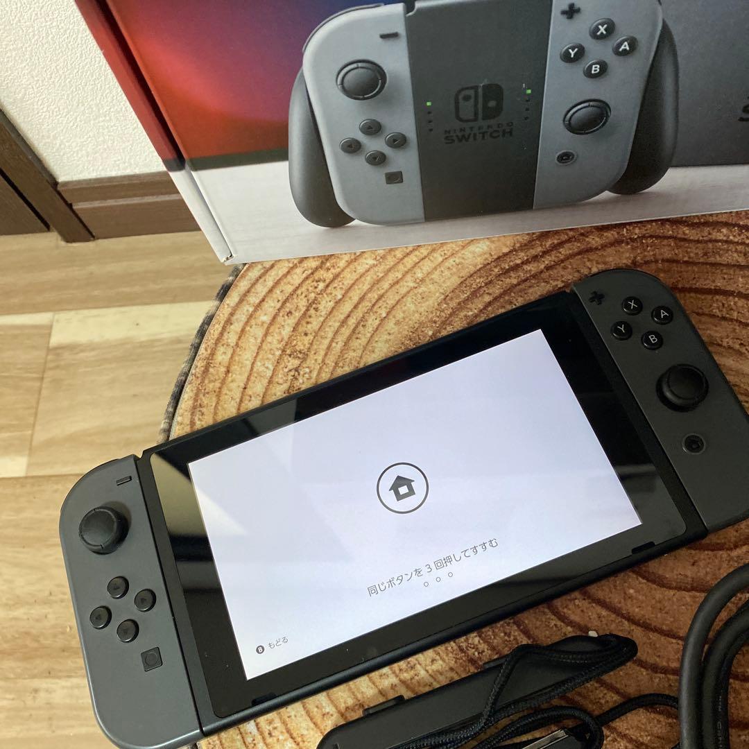 Nintendo Switch ニンテンドースイッチ本体　グレー①