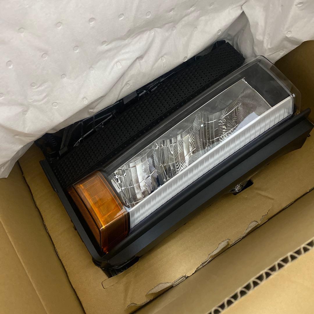 新車外し　ランドクルーザー250 VX角目　リフレクター　左右　送料込み
