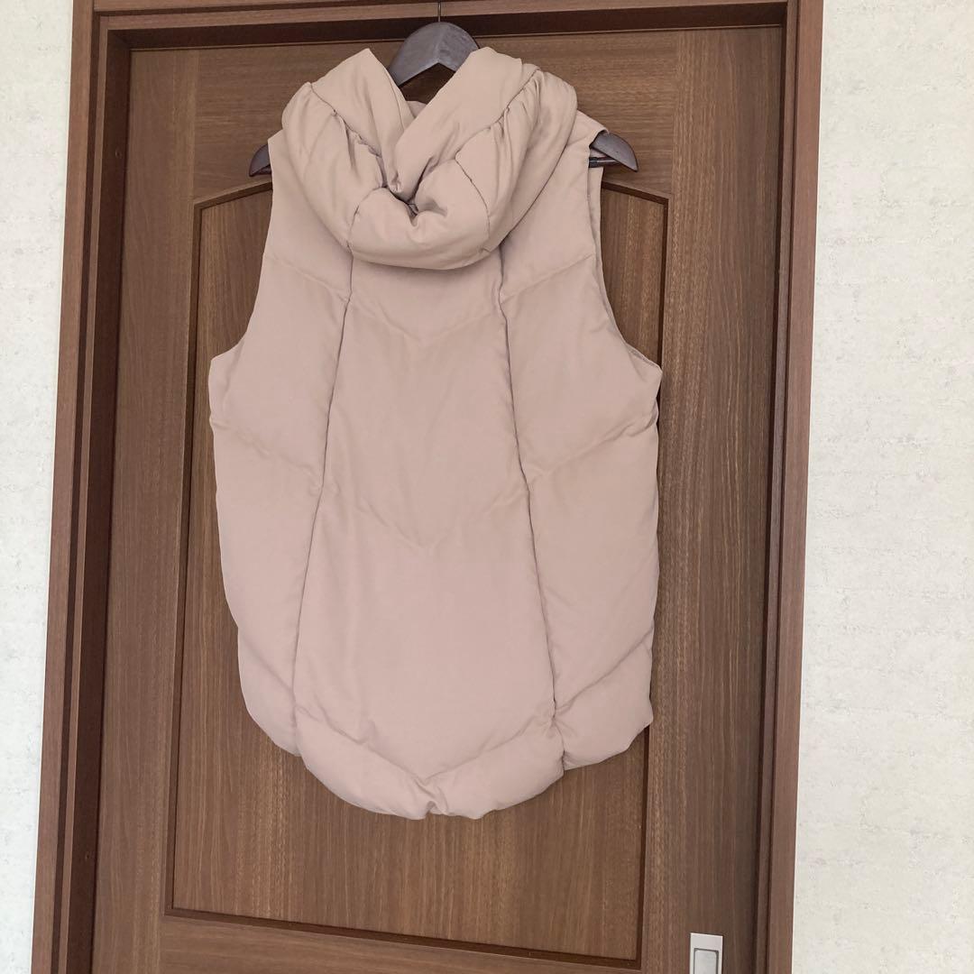 CLOVE フード付きベージュダウンベスト