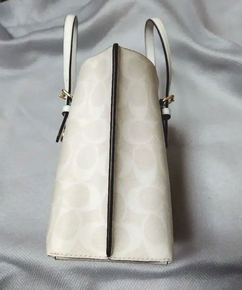 【人気】COACHトートバッグ「MOLLIE TOTE 25」 ホワイト美品✨