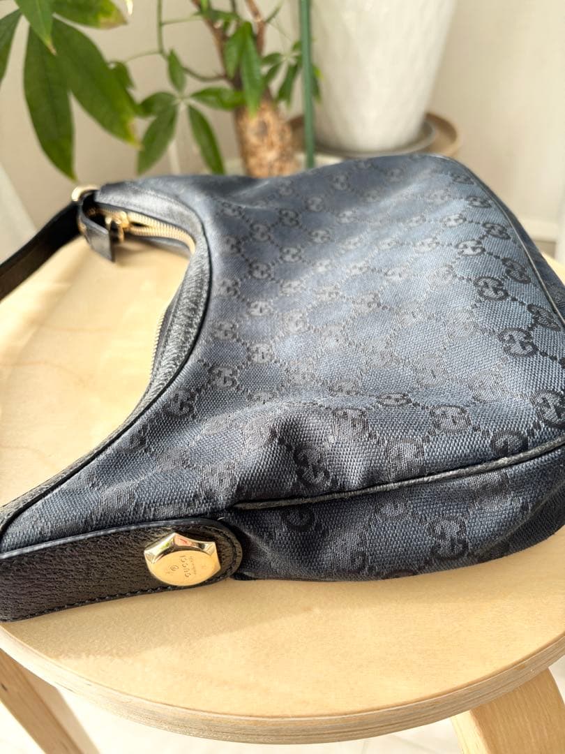 な*ぴ様 GUCCI グッチ GG キャンバス ショルダーバッグ ブラック