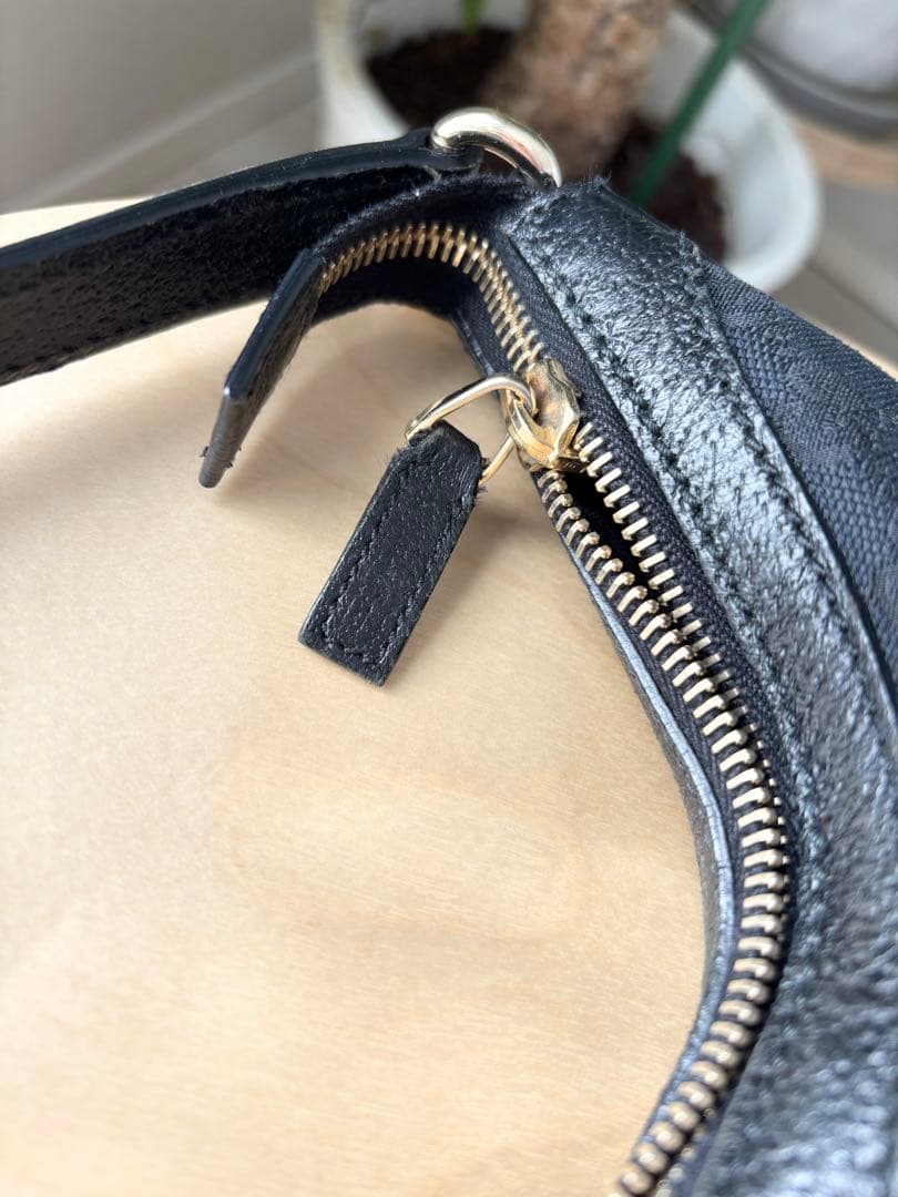 な*ぴ様 GUCCI グッチ GG キャンバス ショルダーバッグ ブラック