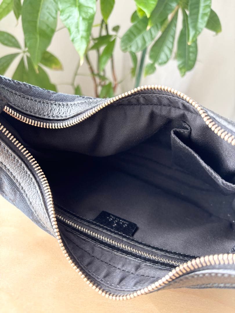 な*ぴ様 GUCCI グッチ GG キャンバス ショルダーバッグ ブラック