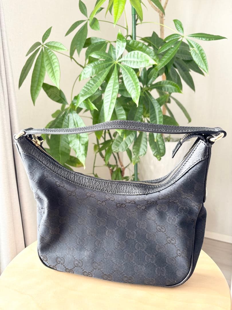 な*ぴ様 GUCCI グッチ GG キャンバス ショルダーバッグ ブラック