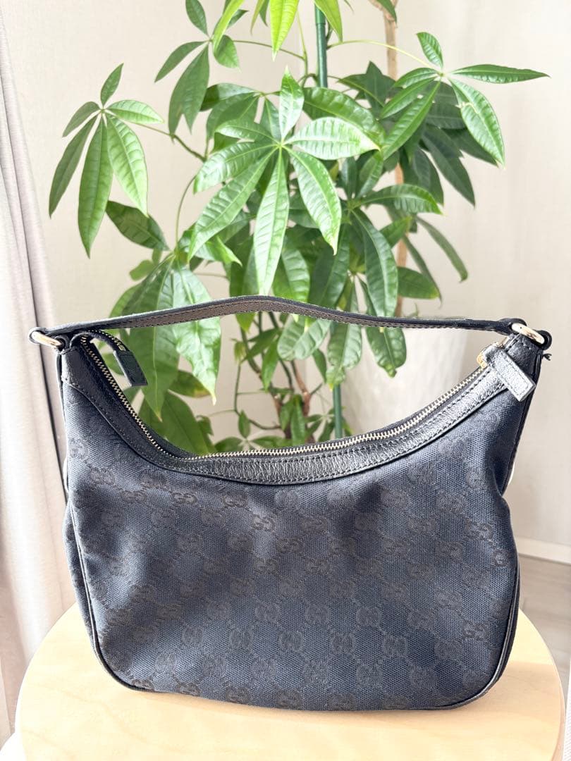 な*ぴ様 GUCCI グッチ GG キャンバス ショルダーバッグ ブラック