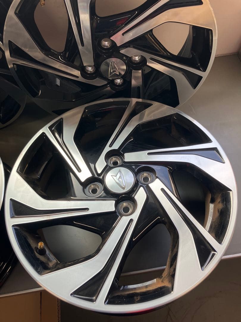 ダイハツ純正アルミ15インチ