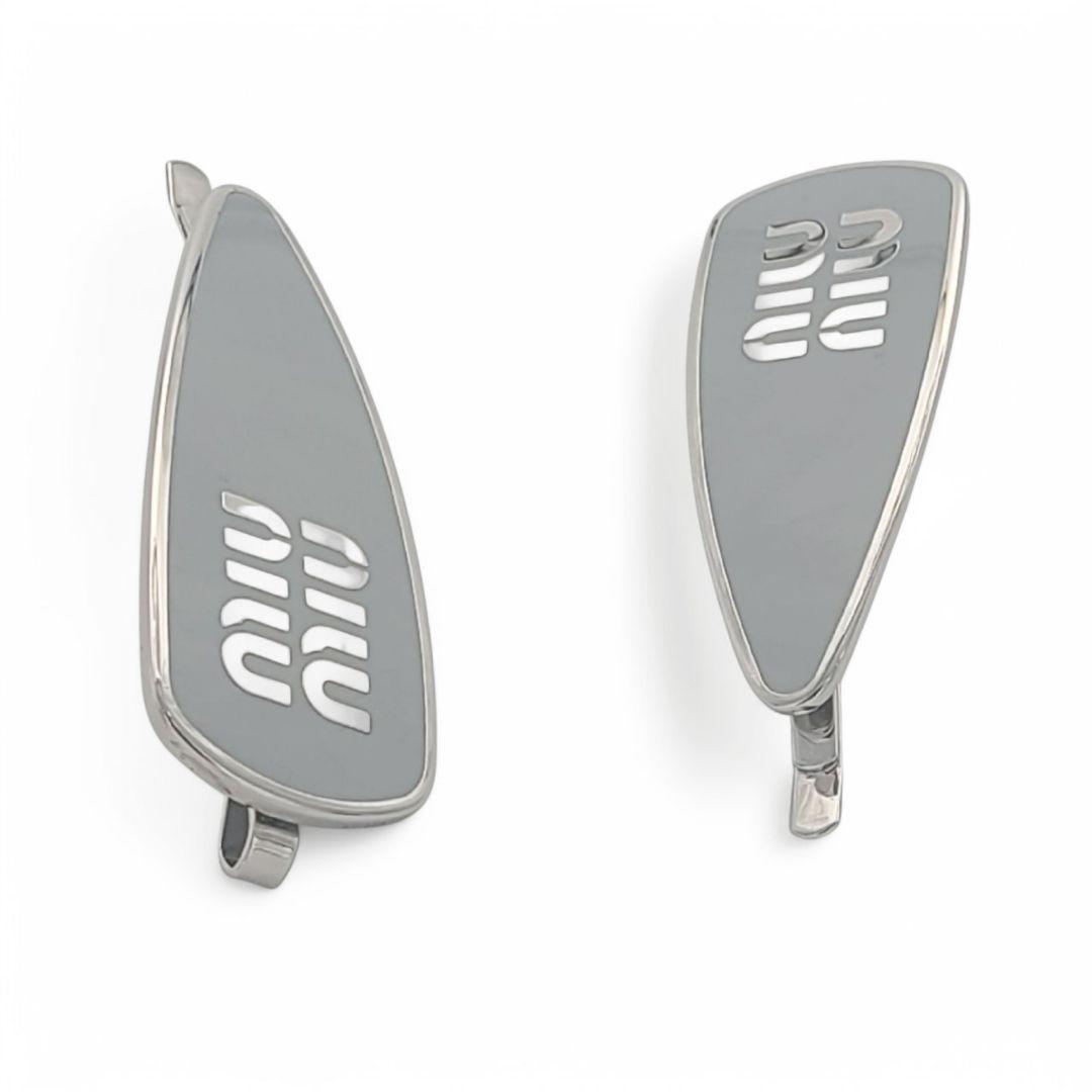 ミュウミュウ ロゴ ヘアピン シルバー グレー ヘアアクセサリー レディース