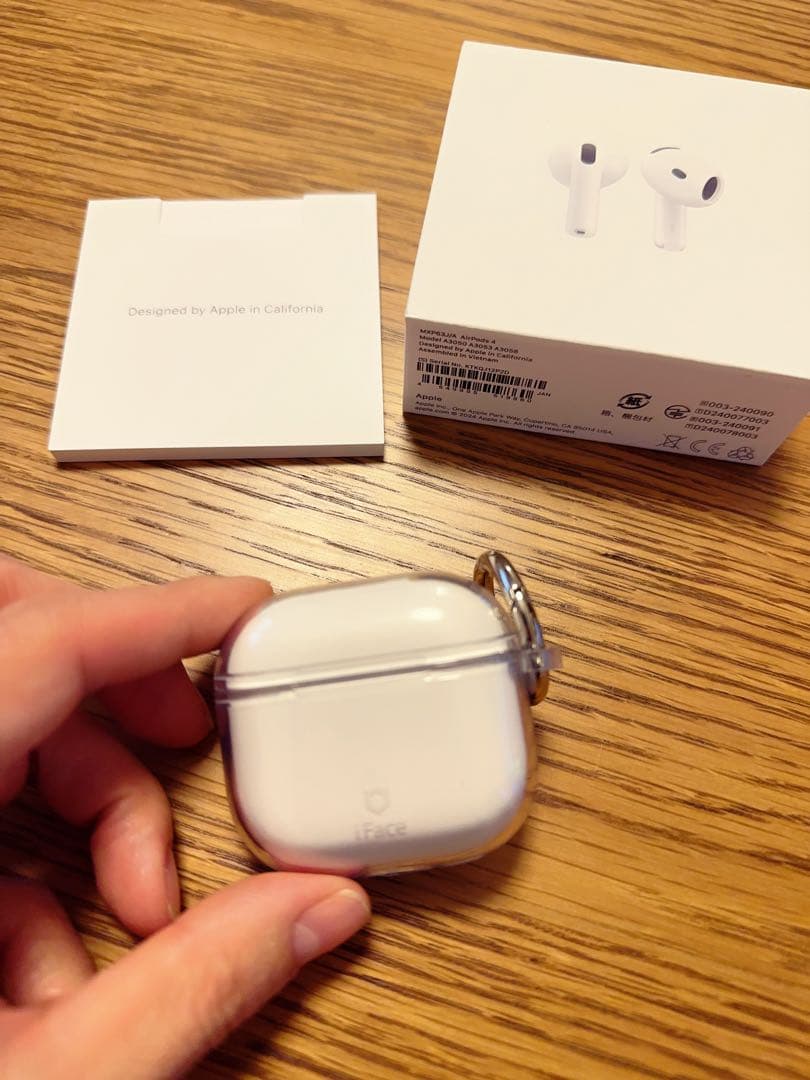 純正品　Apple AirPods 4 ifaceケース付