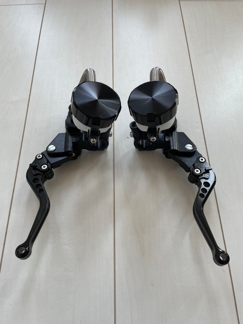 新品　別体タンクブレーキマスターシリンダー　ブラックアルマイトビレッドレバー