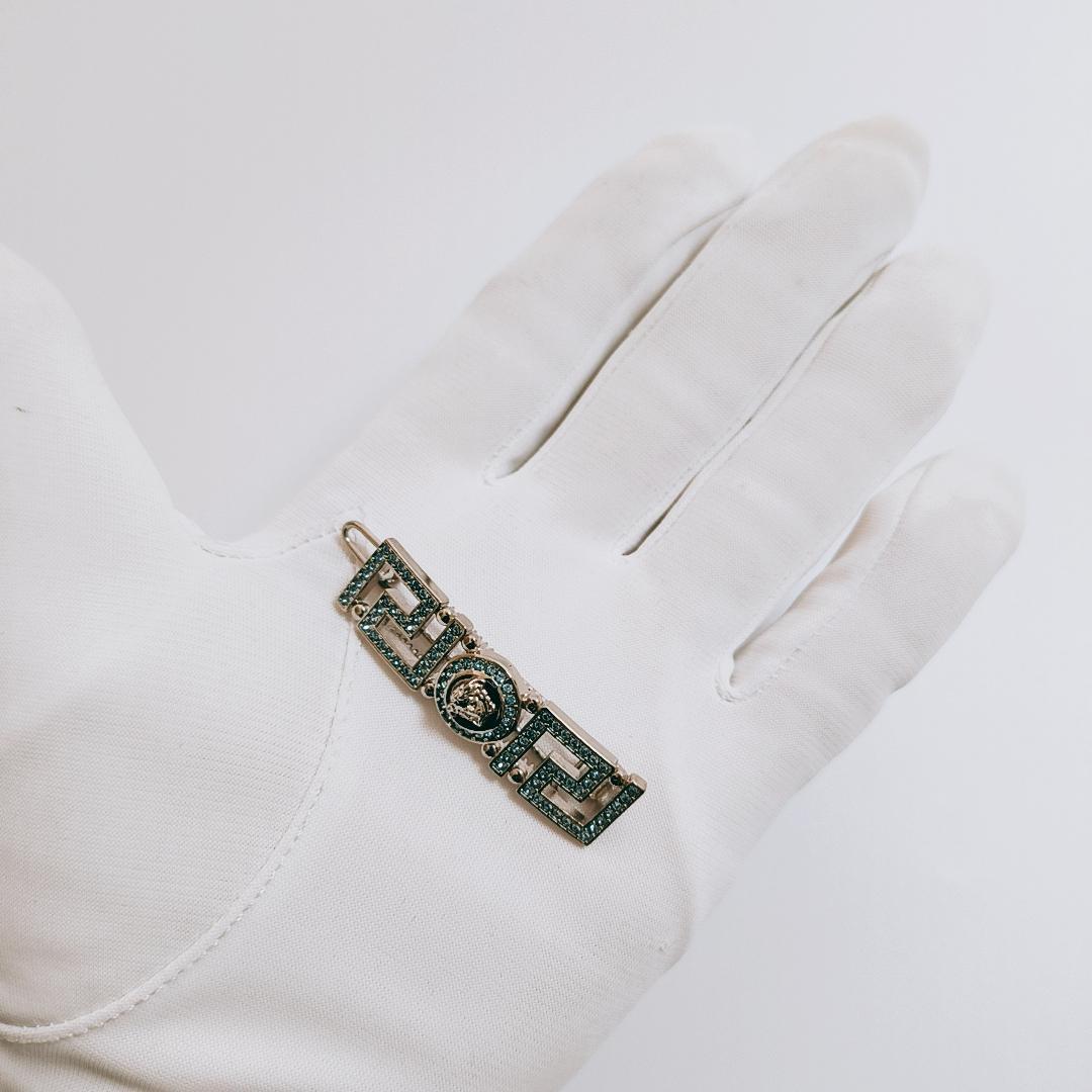 【新品未使用】VERSACE クリスタルヘアクリップ グレカ メデューサ