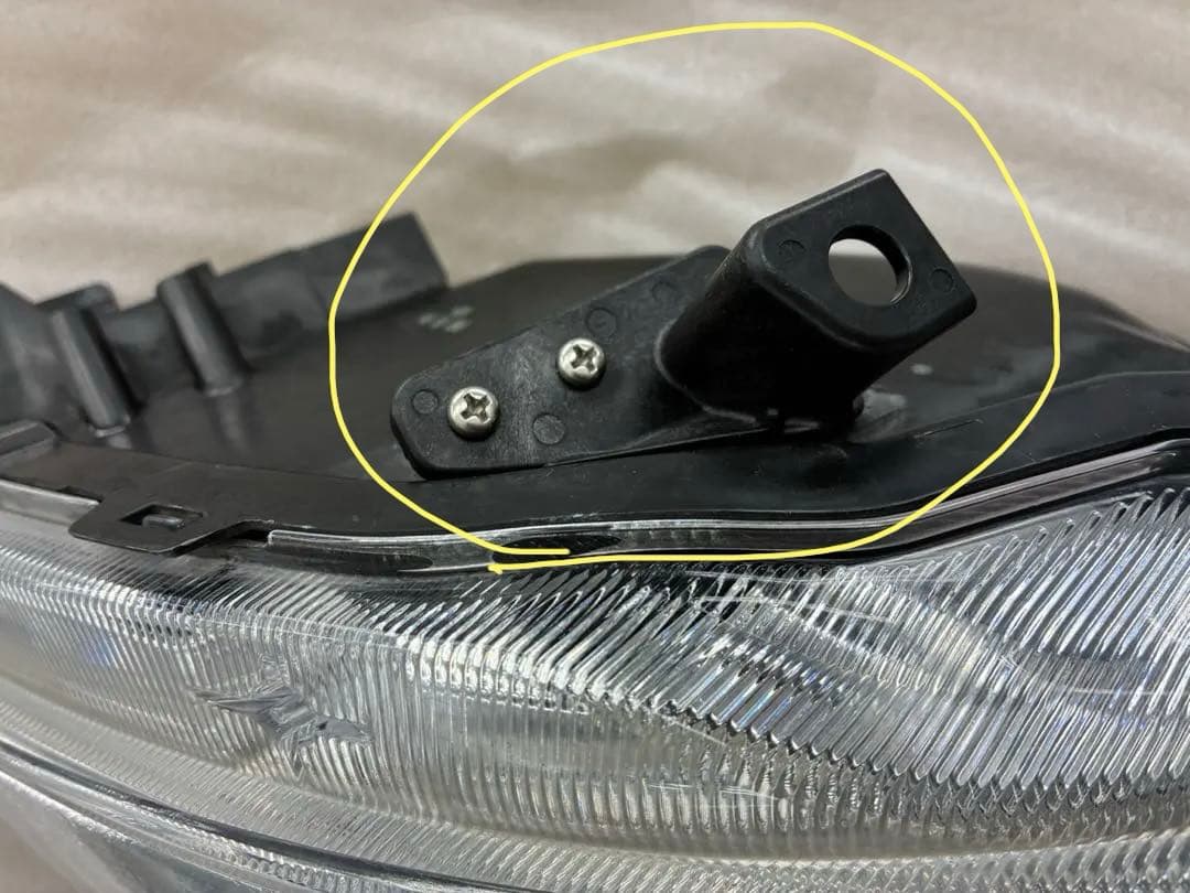 トヨタ　プリウスα ZVW41 前期　左ヘッドライト　純正LED 補修跡有り