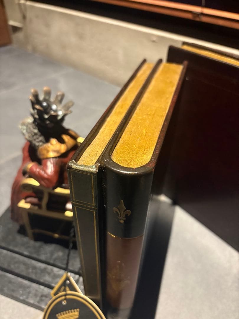 maitl and smith 王座に座るカエルのブックエンド