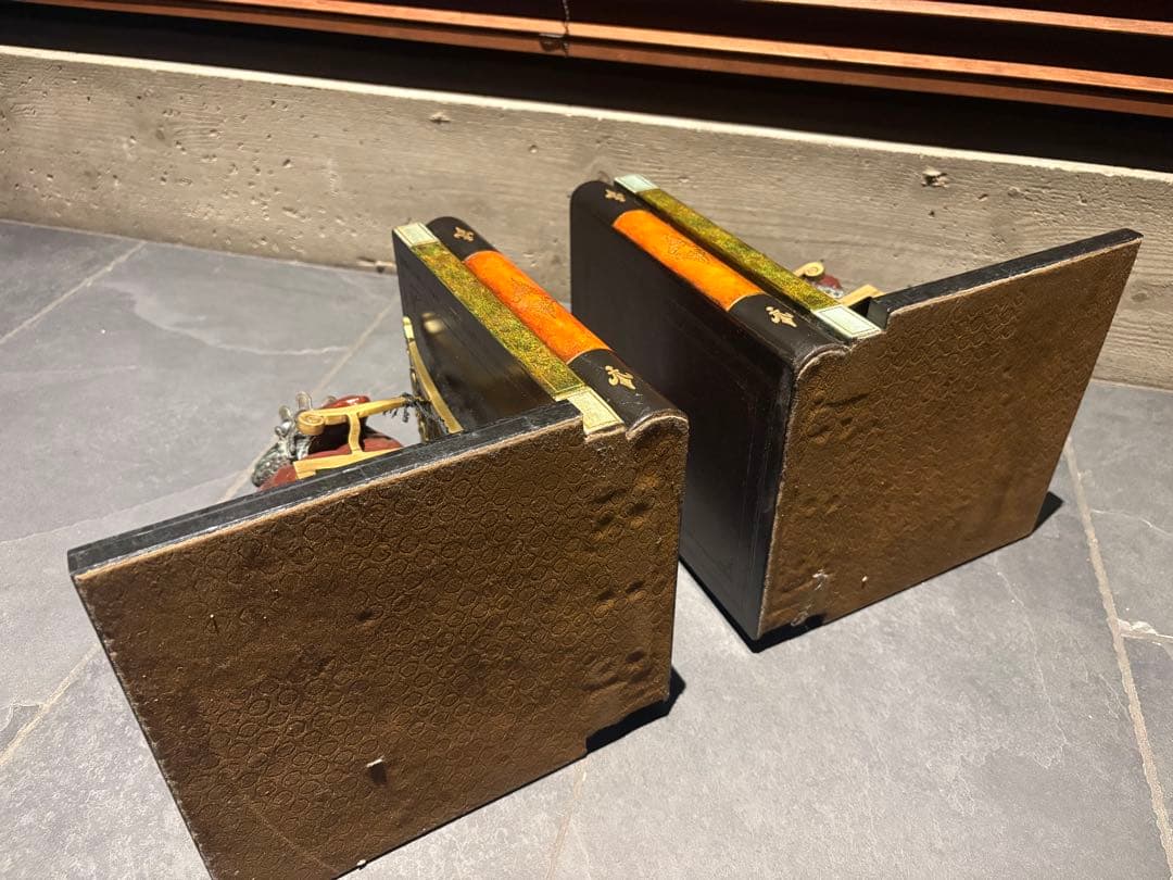 maitl and smith 王座に座るカエルのブックエンド