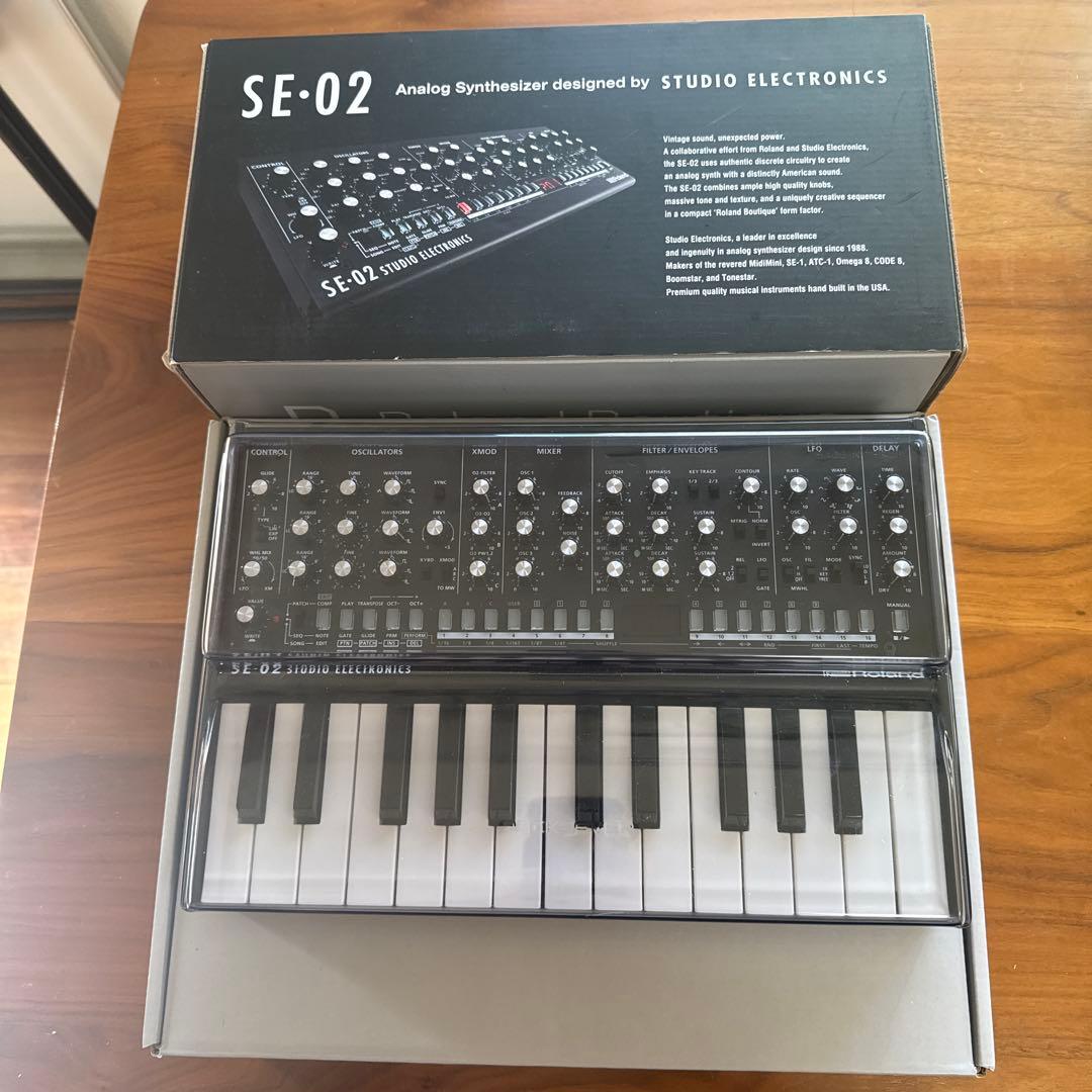 Roland SE-02 アナログシンセサイザーとデッキセーバー　A-01セット
