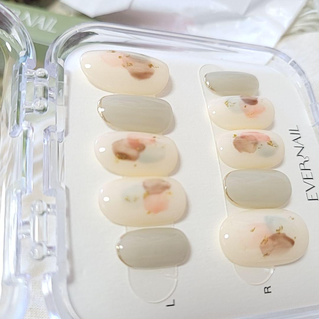 未使用✦EVERNAIL エバーネイル ネイルチップ ミディアムオーバル グレー