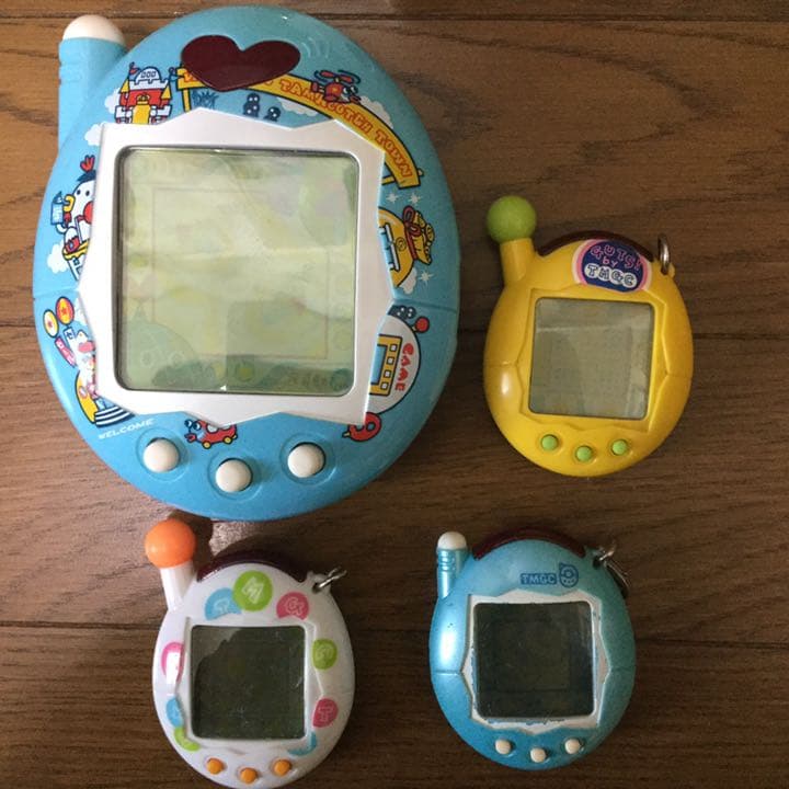 バンダイ たまごっち本体4個＆雑貨3点 計7点セット