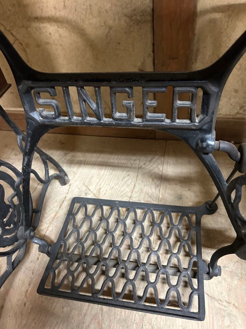 Pちゃん　アンティークシンガーミシン テーブル　天板欅一枚板