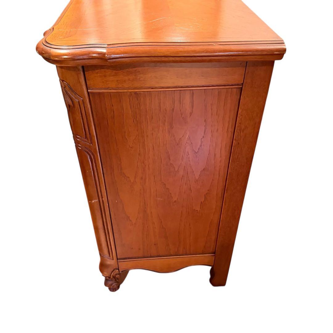 ヨーロッパ風　猫脚　チェスト　アンティーク調 タンス チェスト 衣装棚