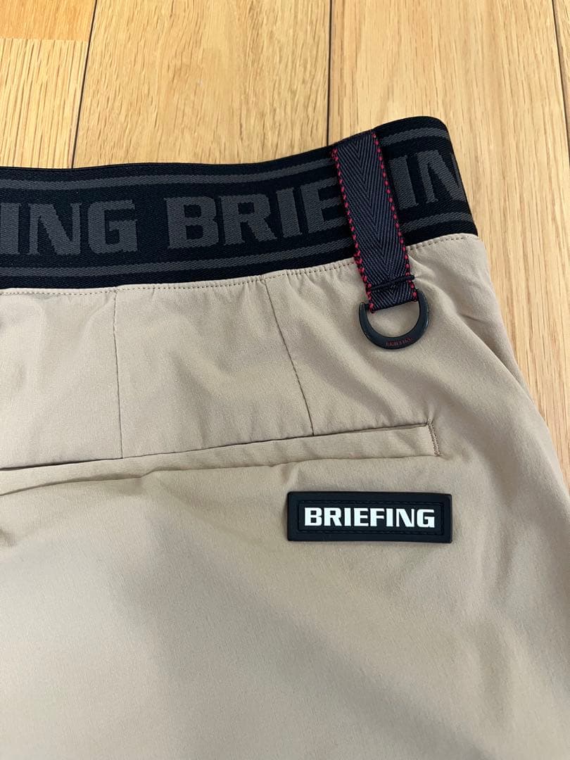 船*ン様 BRIEFING ベージュ ショートパンツ