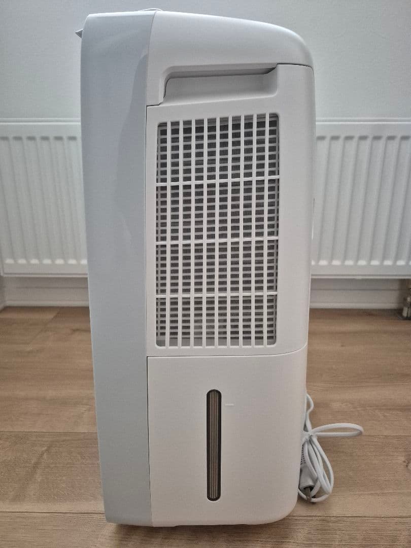 SHARP　除湿器　CM-N100