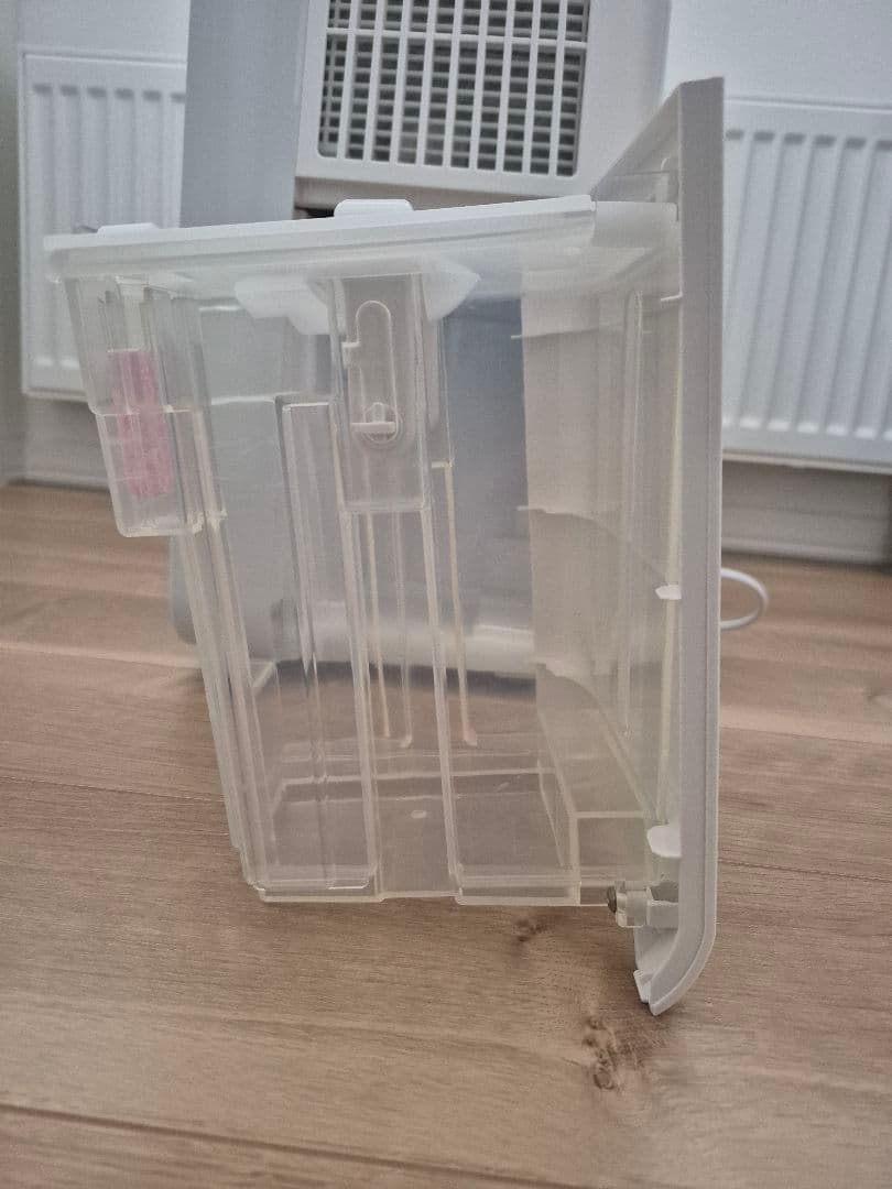 SHARP　除湿器　CM-N100