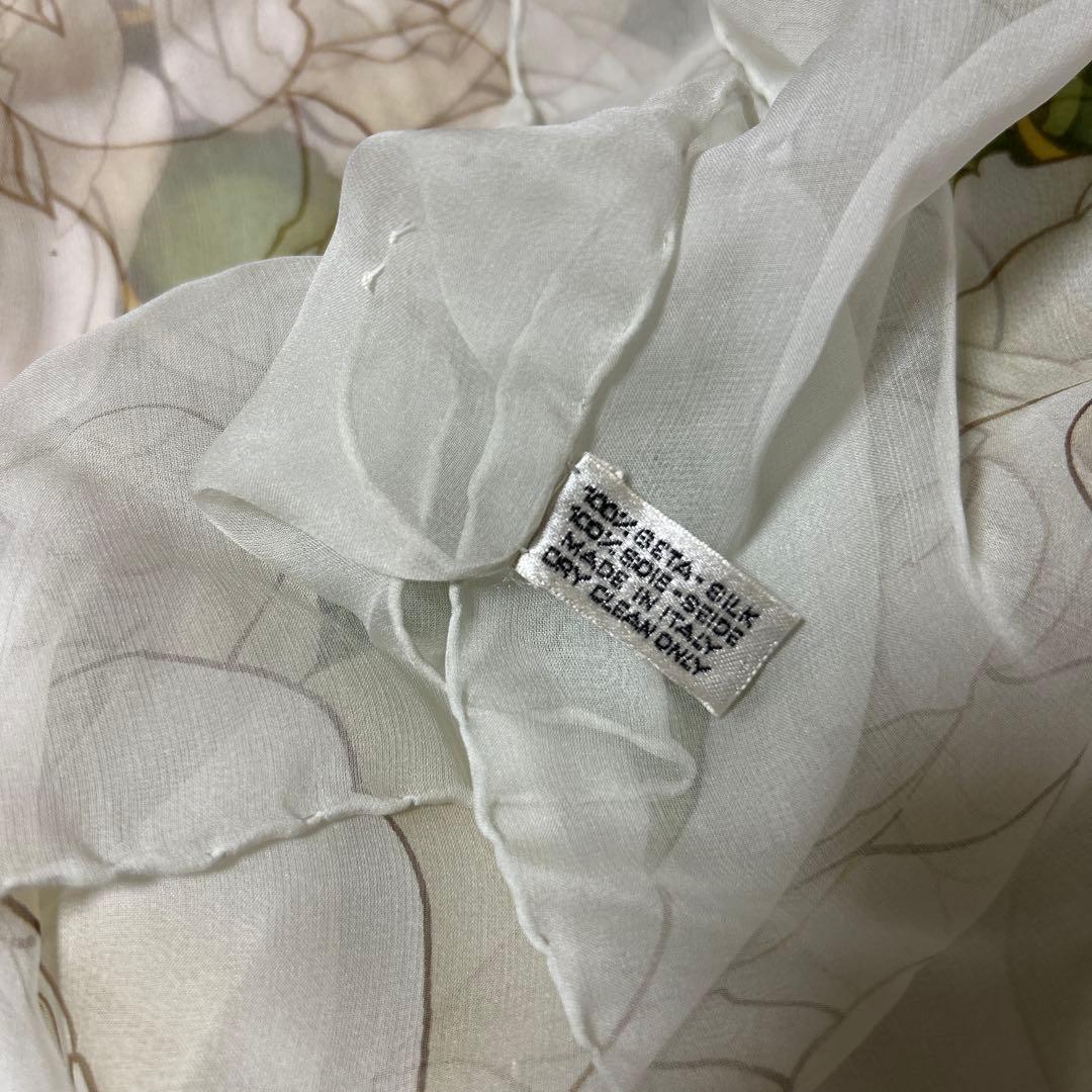 シャネル白カメリアシルクスカーフ大判