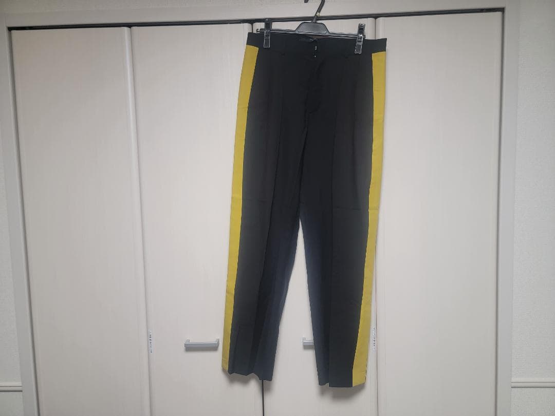 [週末限定値下]VALENTINO ブラック x イエロー タックパンツ