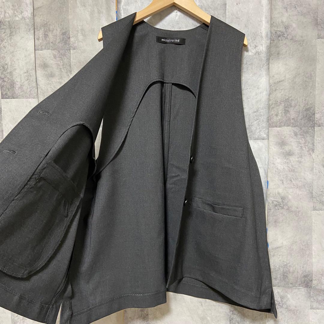 【mizuiroind】ディープVネックワイドベスト FREE チャコールグレー