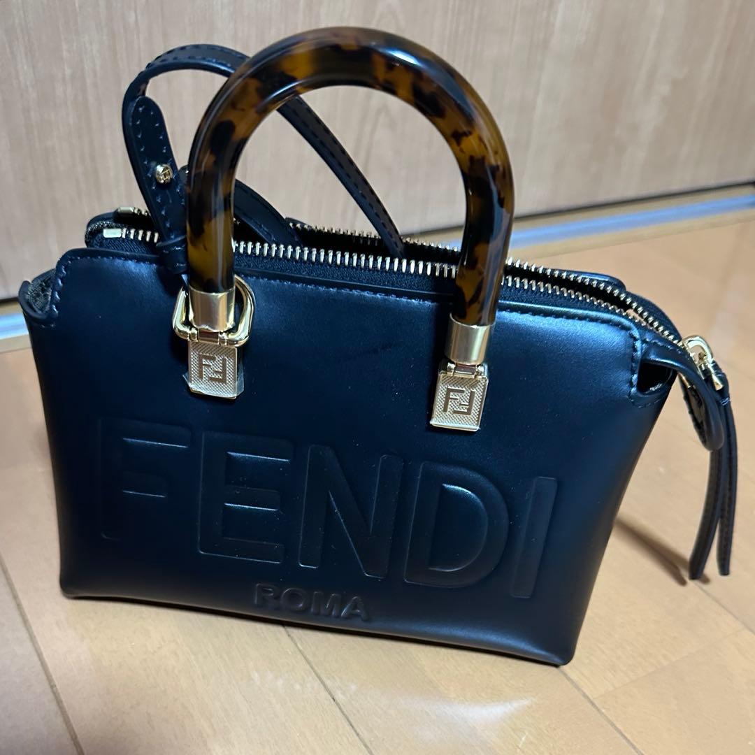 FENDI ブラック ショルダーバッグ