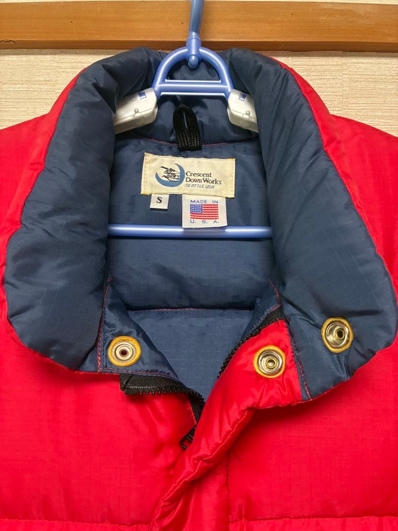 クレセントダウンワークス Crescent DownWorks ダウンベスト 赤