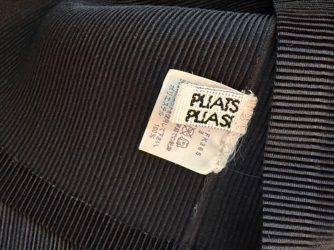 イッセイミヤケ　プリーツプリーズ　ベスト　ノースリーブ　サイズ3