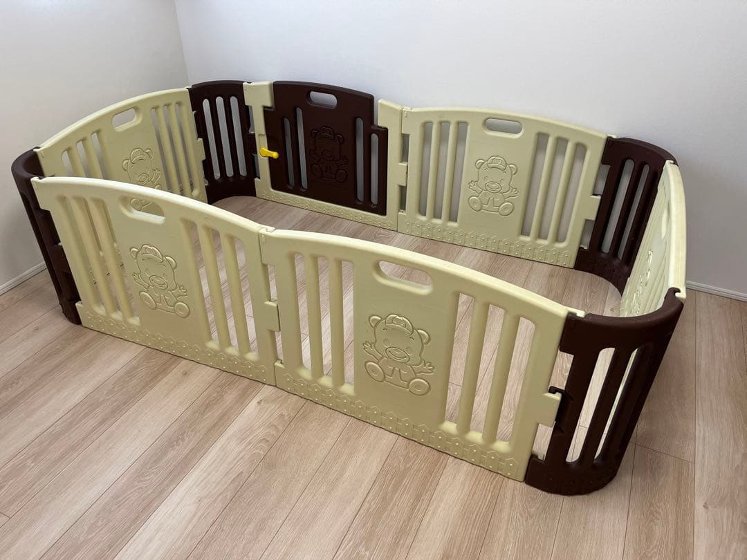 ベビーサークル　BEAR ZONE 8枚扉付き