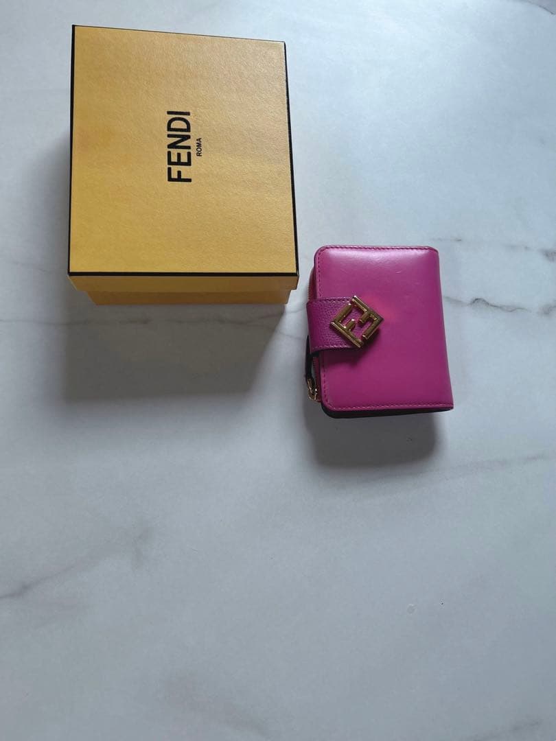 【最終値下げ♪】FENDI 財布　伊勢丹【即日発送】