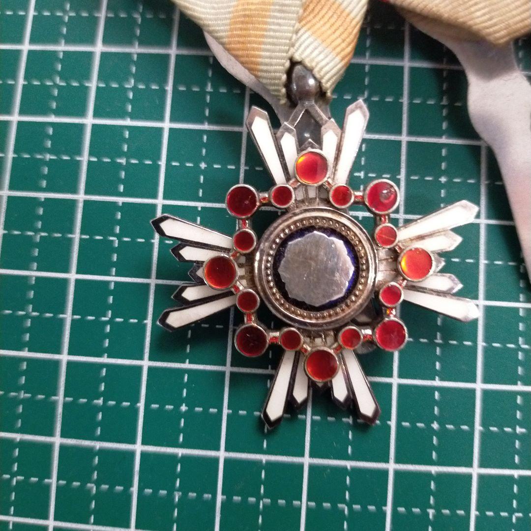 旧日本軍勲章のセット 軍事メダルセット 多様なデザイン