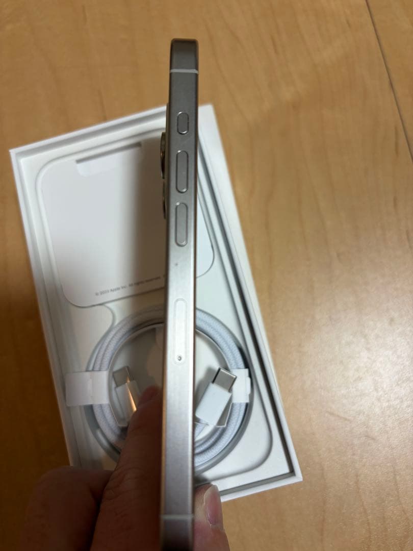 Apple iPhone 15 Pro ホワイトチタニウム　128gb