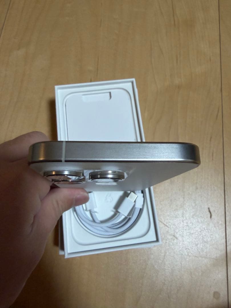 Apple iPhone 15 Pro ホワイトチタニウム　128gb