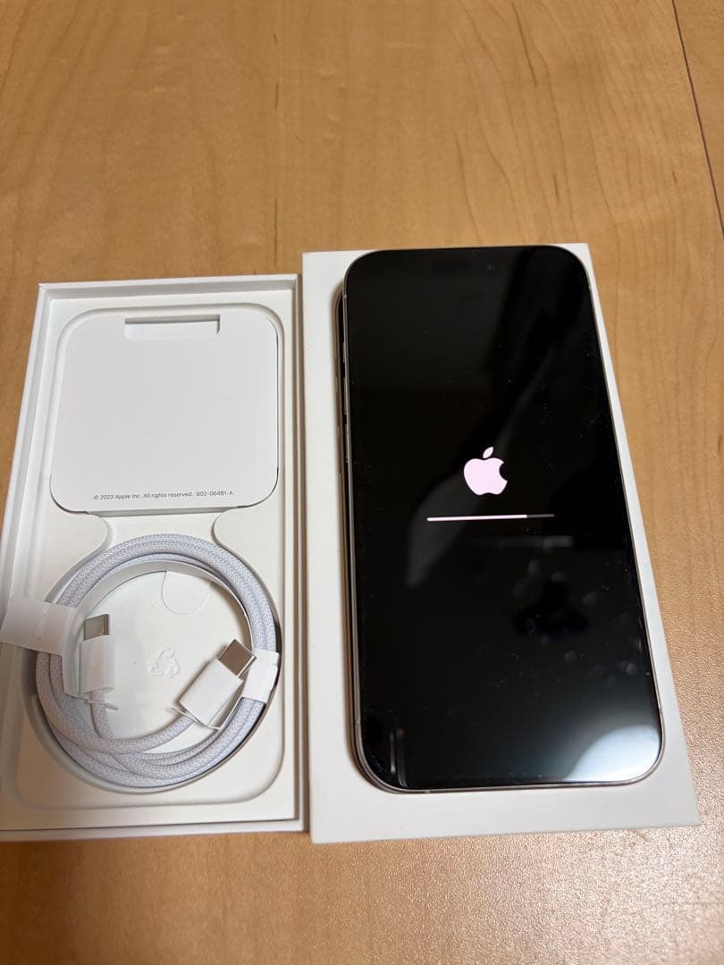 Apple iPhone 15 Pro ホワイトチタニウム　128gb