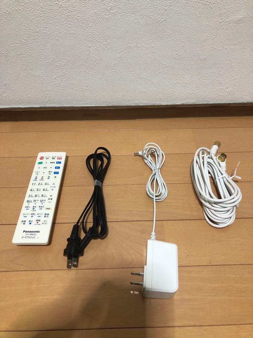 【中古美品】防水ポータブルテレビHDD/DVD / Blu-ray内蔵 ホワイト