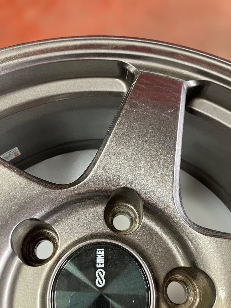 週末価格　エンケイ　PF05 17インチ 7J 114.3 インセット45 2本