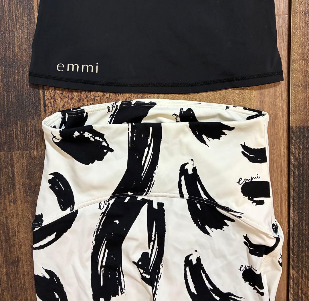 新品同　エミヨガ　ヨガウェア タンクトップ　レギンスセット 黒白　S