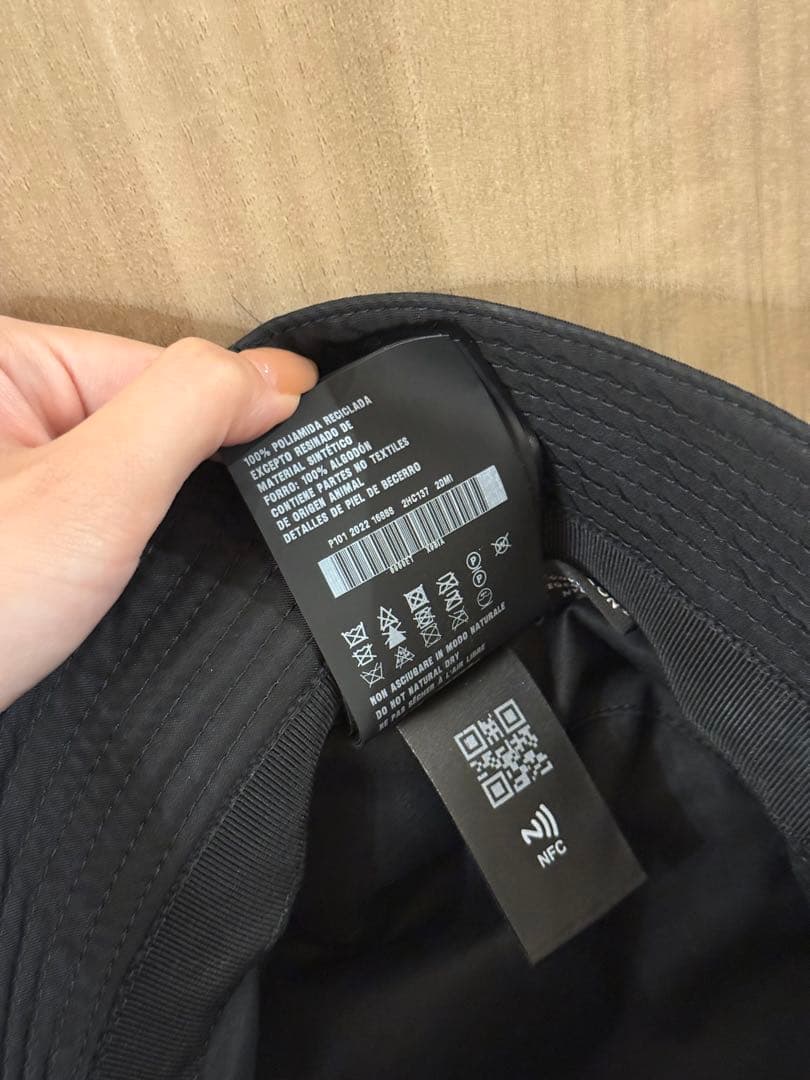 PRADA ブラック バケットハット ユニセックス