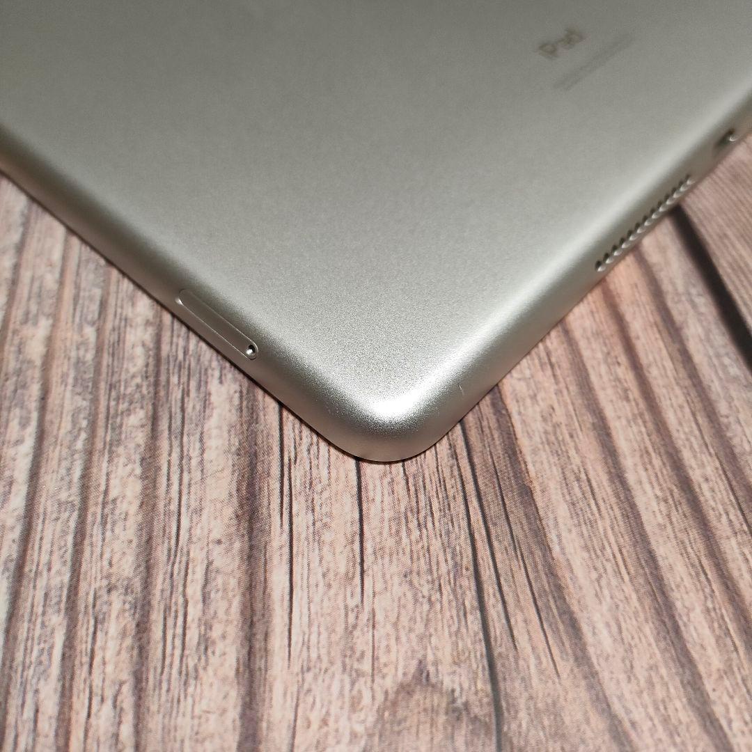 apple iPad 第8世代 32GB SIMフリー シルバー