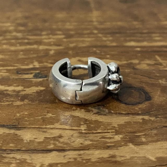 LEATHERS AND TREASURES 百合の紋章 フープピアス