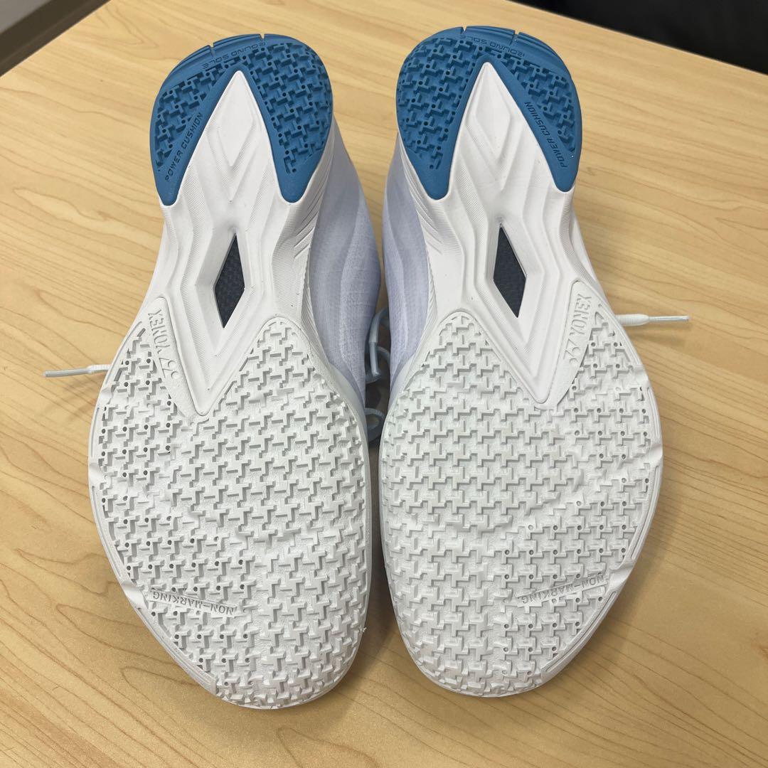 カワ　 YONEX エアラスz バドミントンシューズ ホワイト/ブルー