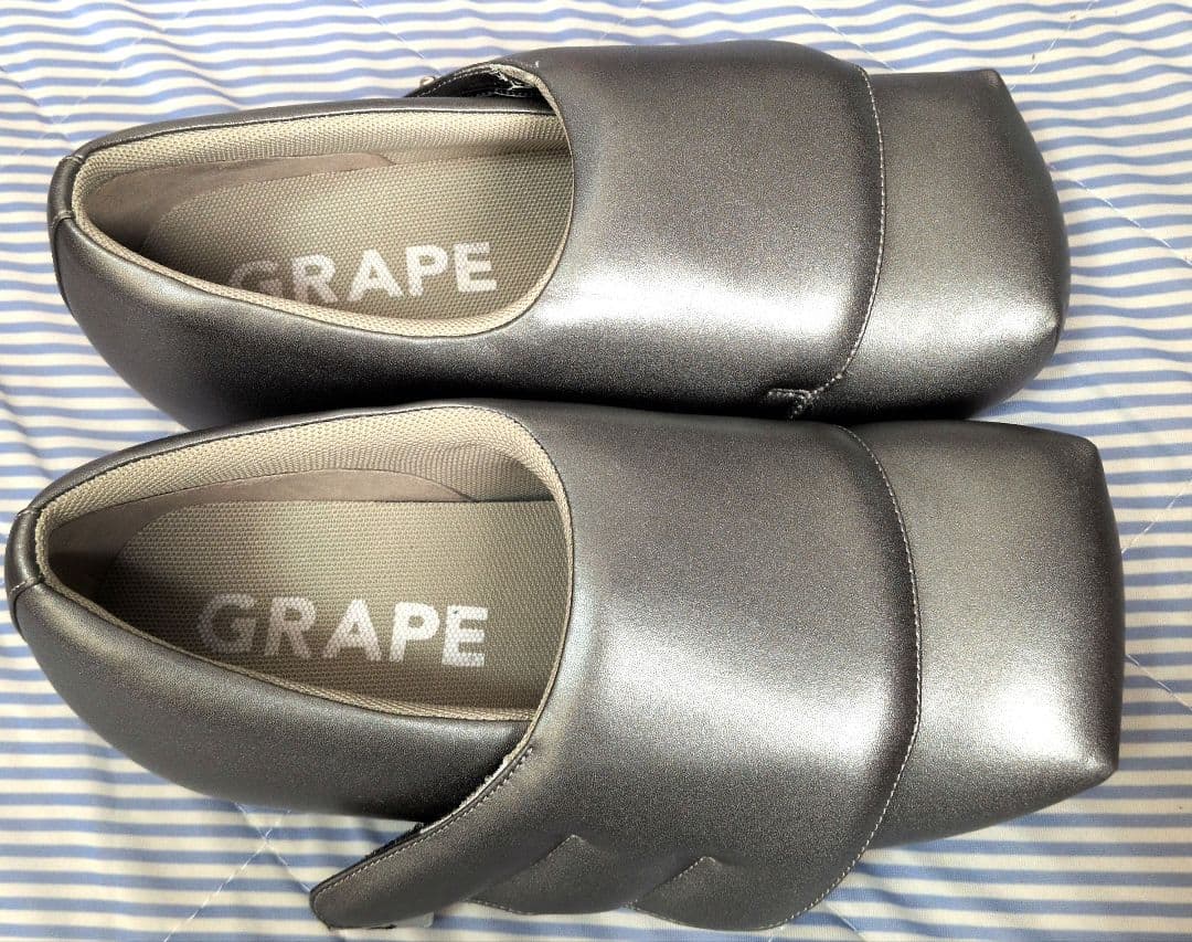 GRAPE Hotel Wings Platform Shoes グレー